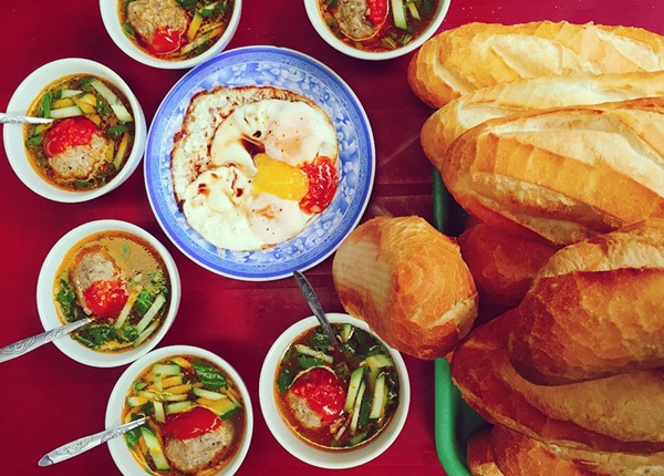 Bánh mì xíu mại – món ăn sáng tuyệt đỉnh ở Đà Lạt