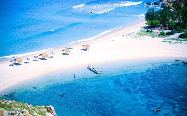 Bãi tắm đôi đẹp nhất Việt Nam Nội